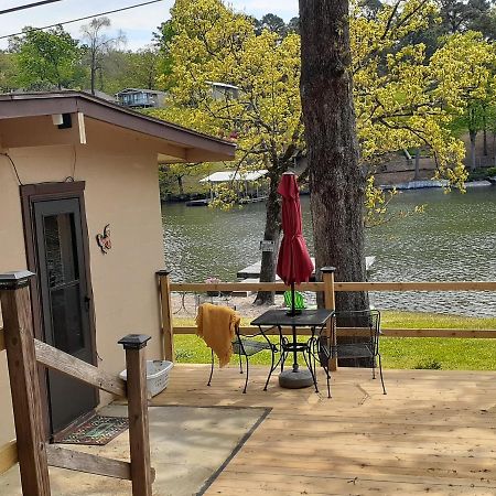 הוט ספרינגס #02 - Unique Lakeside Studio Cottage- Pet Friendly מראה חיצוני תמונה