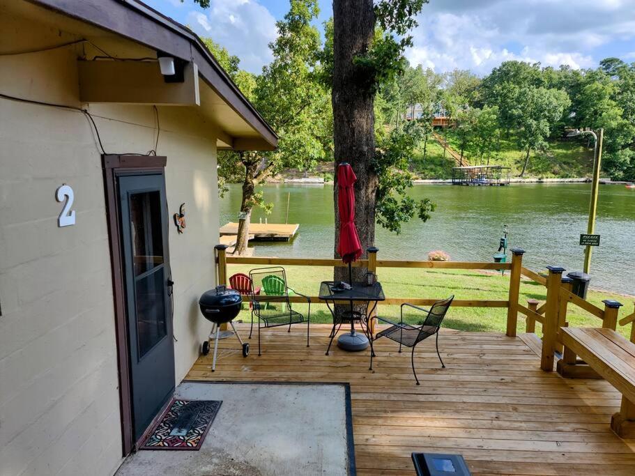 הוט ספרינגס #02 - Unique Lakeside Studio Cottage- Pet Friendly מראה חיצוני תמונה